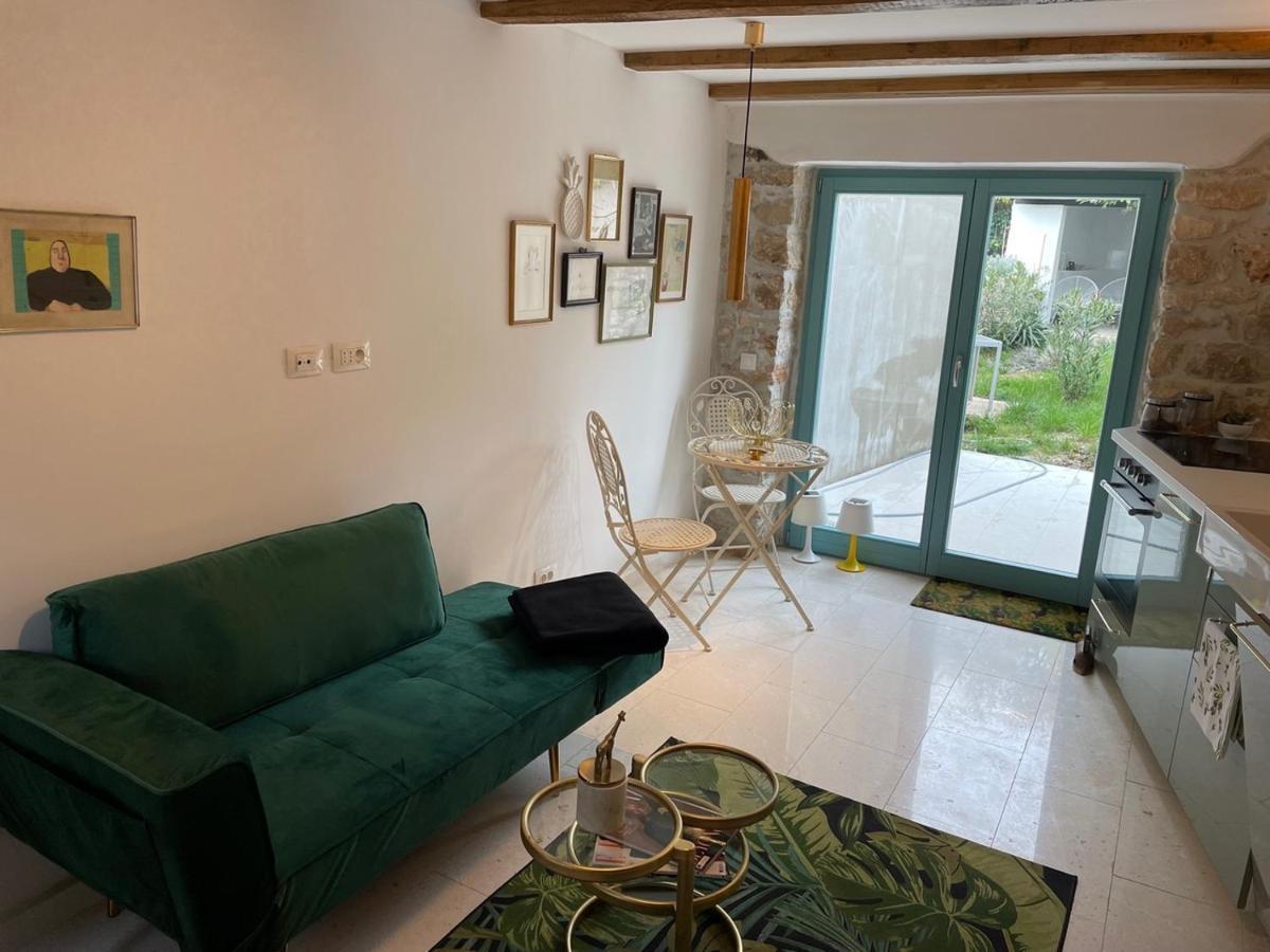 Bezauberndes Steinhaus Mit Garten In Der Altstadt Von Rovinj Dış mekan fotoğraf