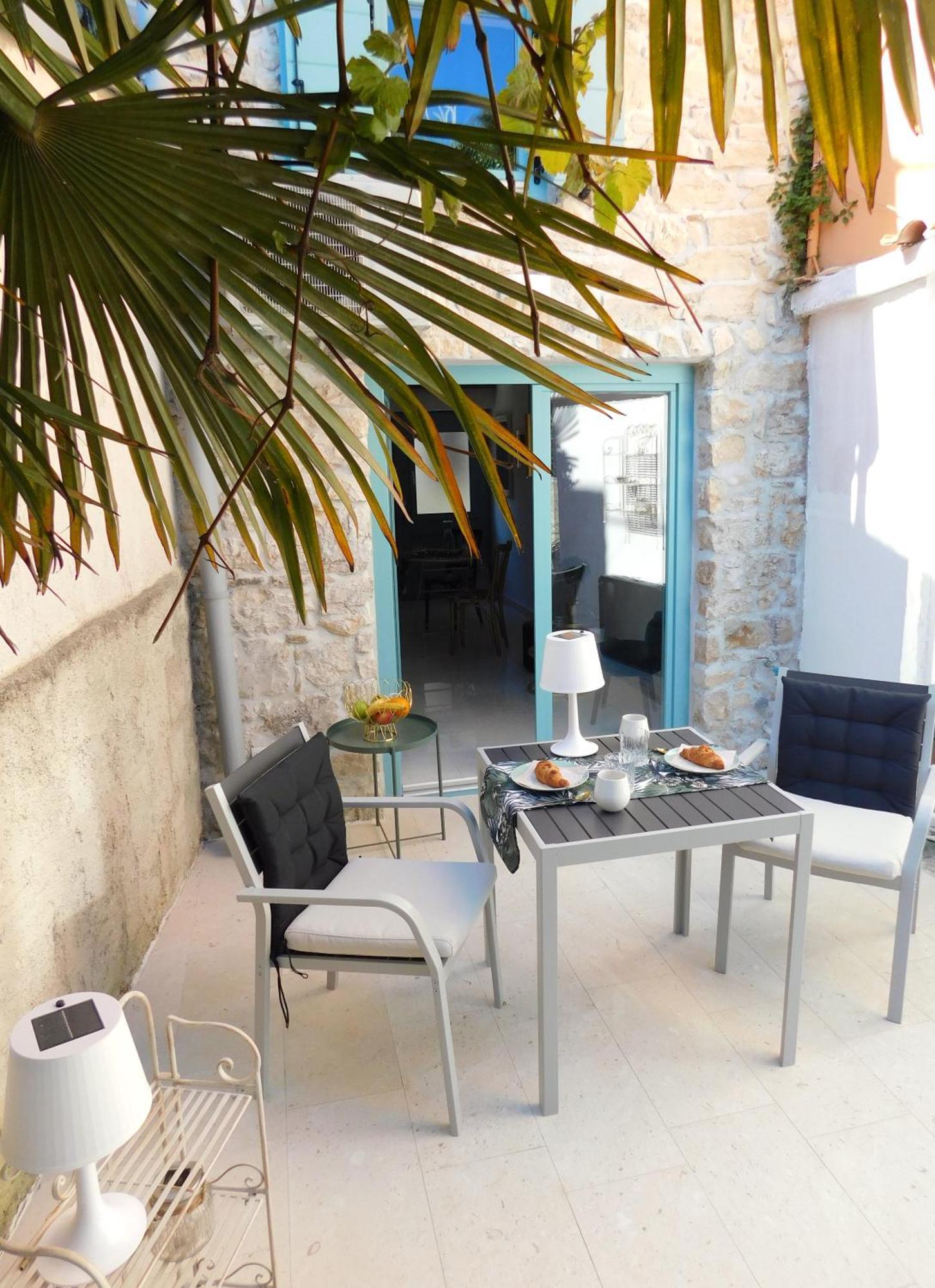 Bezauberndes Steinhaus Mit Garten In Der Altstadt Von Rovinj Dış mekan fotoğraf